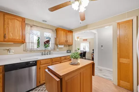 68 Harmon Ave, Springfield, MA 01118 photo 10