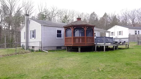 Exterior - 955 Burts Pit Rd, Northampton, MA 01062 photo 3 of 4
