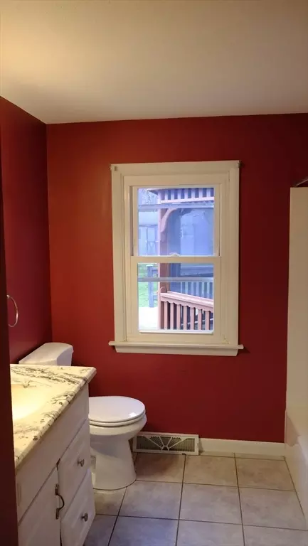 Bath - 955 Burts Pit Rd, Northampton, MA 01062 photo 1 of 1