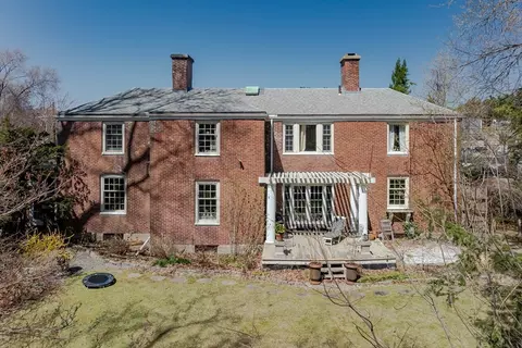 380 South St, Jamaica Plain, MA 02130