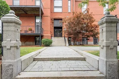 110 O St #1, Boston, MA 02127