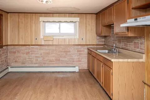 21 Park St, Webster, MA 01570 photo 2