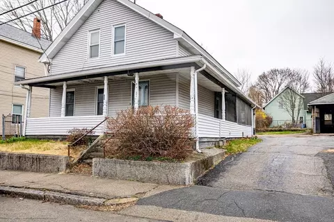 21 Park St, Webster, MA 01570