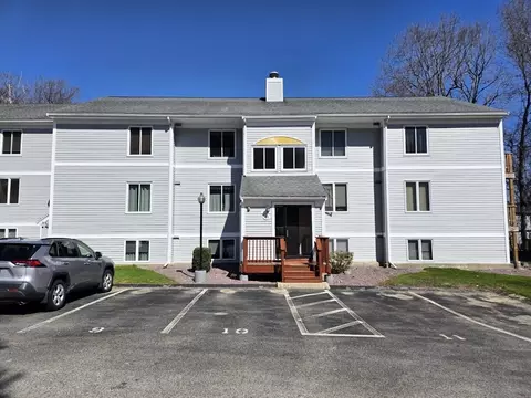 330 Sunderland Rd #11, Worcester, MA 01604