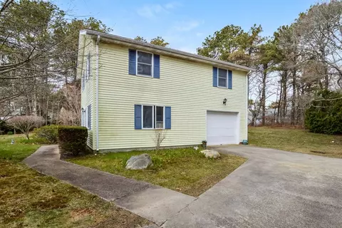 9 Tradewind Dr, Mashpee, MA 02649 photo 2