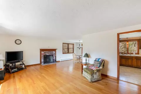 9 Tradewind Dr, Mashpee, MA 02649 photo 4