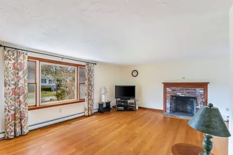 9 Tradewind Dr, Mashpee, MA 02649 photo 3