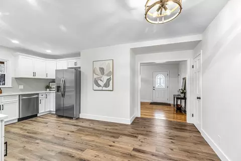 Entry Way - 31 Observer St, Springfield, MA 01104 photo 2 of 4