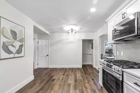 Entry Way - 31 Observer St, Springfield, MA 01104 photo 1 of 4