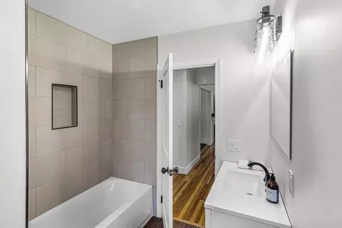 Bath - 31 Observer St, Springfield, MA 01104 photo 2 of 3