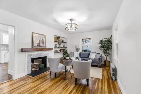 Living - 31 Observer St, Springfield, MA 01104 photo 1 of 2