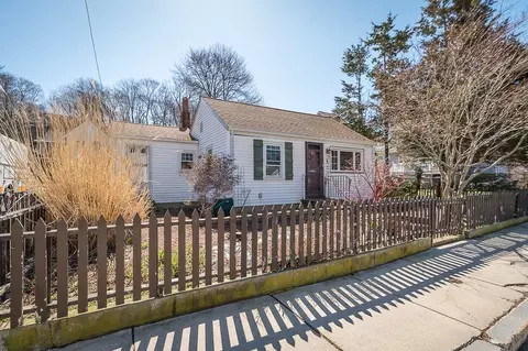 3 Davis St Ext, Gloucester, MA 01930