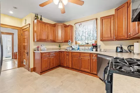 19 Knox St, Worcester, MA 01603 photo 5