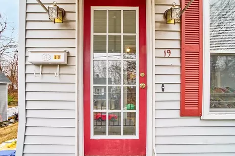 19 Knox St, Worcester, MA 01603 photo 2