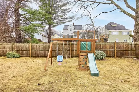 19 Knox St, Worcester, MA 01603 photo 3