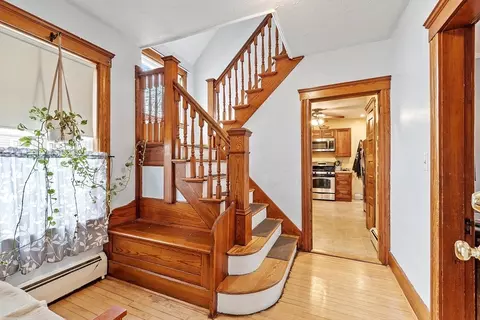 19 Knox St, Worcester, MA 01603 photo 4