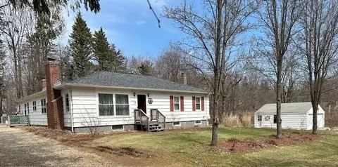 12 Meadowbrook Cir, Rutland, MA 01543
