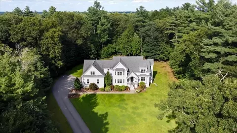 14 Lundvall Rd, Mendon, MA 01756 photo 2