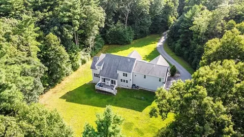 14 Lundvall Rd, Mendon, MA 01756 photo 3