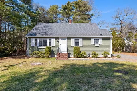 49 Martin St, Buzzards Bay, MA 02532