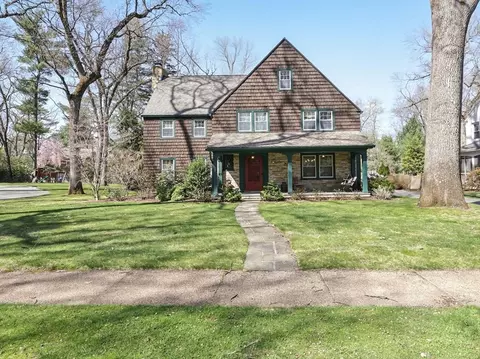 20 Brittany Rd, Longmeadow, MA 01106