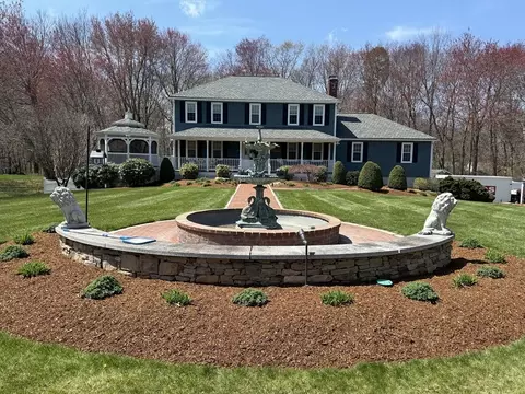 25 Kempton Rd, Uxbridge, MA 01569