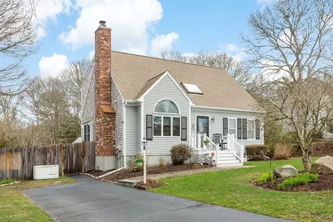 18 Seabrook Dr, Teaticket, MA 02536