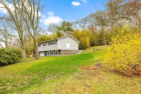 37 Pontes Ave, Falmouth, MA 02536