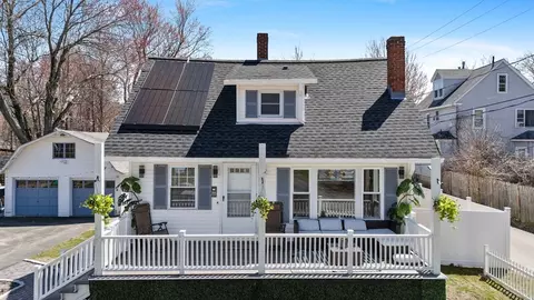 294 Whalom Rd, Lunenburg, MA 01462