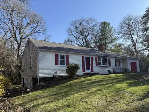 275 Lake Shore Dr, Barnstable, MA 02648