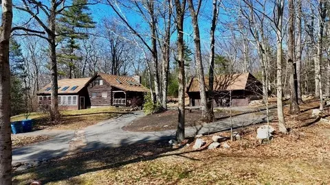 27 Morgan Rd, Hubbardston, MA 01452