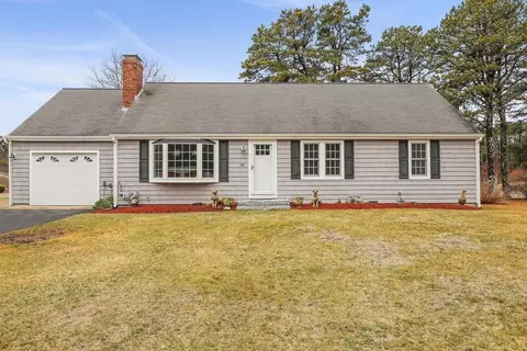 42 Lumberjack Trl, Yarmouth, MA 02673