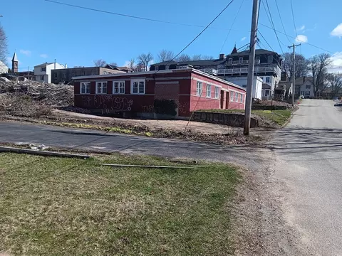 63 Walnut St, Gardner, MA 01440 photo 5