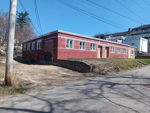 63 Walnut St, Gardner, MA 01440