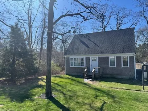17 Ebenezer Rd, Barnstable, MA 02655