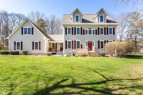 6 Peckham St, Attleboro, MA 02703