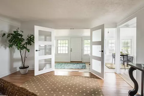 Entry Way - 5 Eagle Hill Rd, Ipswich, MA 01938 photo 1 of 3