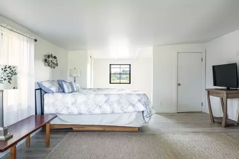 Bedroom - 5 Eagle Hill Rd, Ipswich, MA 01938 photo 4 of 5
