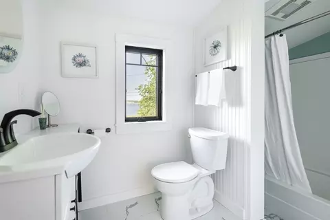 Bath - 5 Eagle Hill Rd, Ipswich, MA 01938 photo 1 of 1