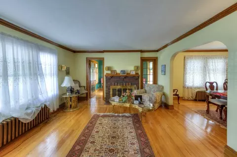Living - 3 Longfellow Rd, Worcester, MA 01602 photo 1 of 3