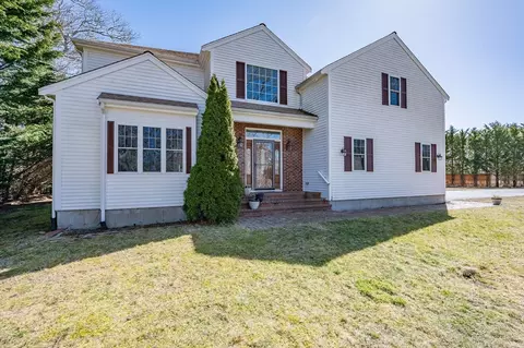2 Centerville Ave, Barnstable, MA 02632