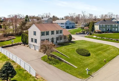 75 Broad Cove St, Somerset, MA 02726