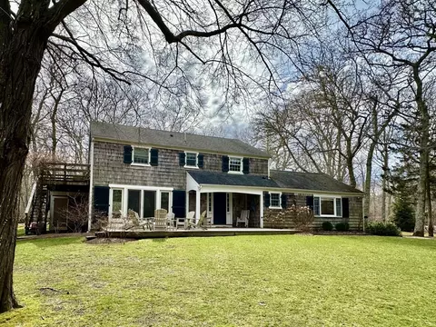 51 Black Brook Xing, West Tisbury, MA 02575