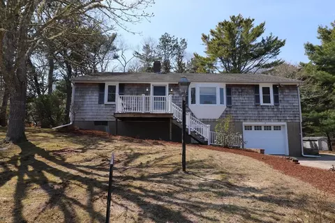 7 Bittersweet Ln, Dennis, MA 02660