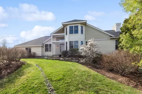 5 Carriage Hill Cir #5, Southborough, MA 01772