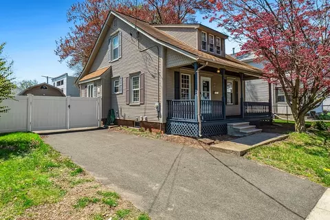 Exterior - 31 Ferry St, Chicopee, MA 01013 photo 4 of 13