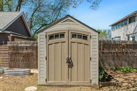 Exterior - 31 Ferry St, Chicopee, MA 01013 photo 12 of 13