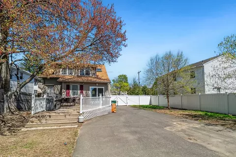 Exterior - 31 Ferry St, Chicopee, MA 01013 photo 6 of 13
