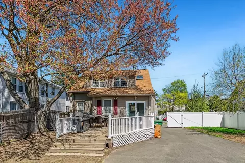 Exterior - 31 Ferry St, Chicopee, MA 01013 photo 8 of 13