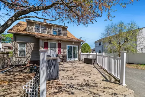 Exterior - 31 Ferry St, Chicopee, MA 01013 photo 9 of 13